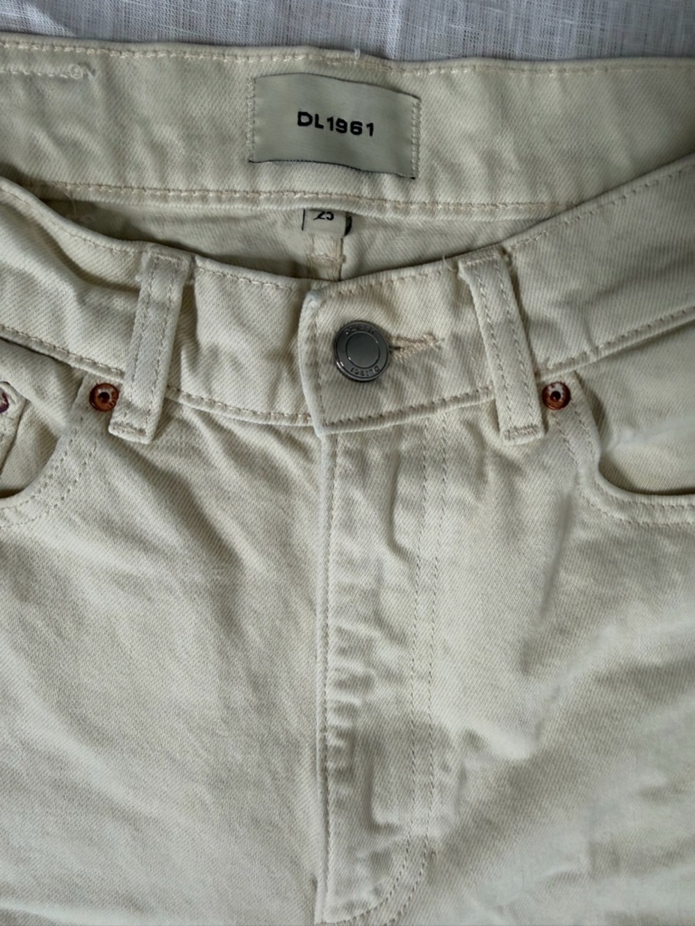 Taylor Relaxed Barrel Ultra High Rise 27" Jeans - Picture 3 of 10